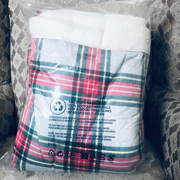 Sherpa Fleece Throw Blanket - Picture 2 of 2